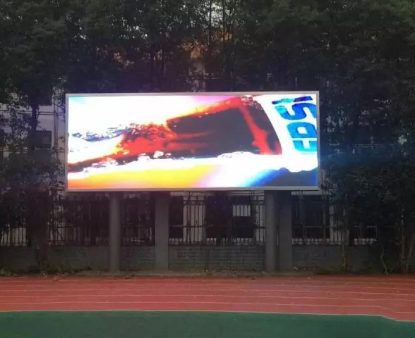 武漢市XX區(qū)XX中學(xué)● 戶(hù)外P10全彩顯示屏交付使用！
