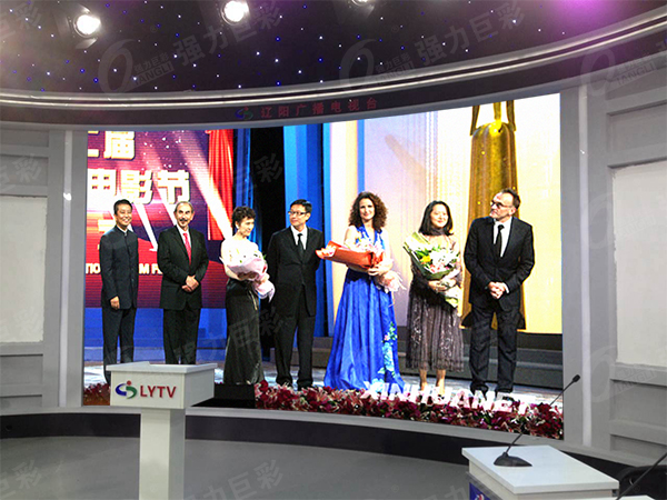 瀘州廣播電視臺演播大廳3Q系列p2.5室內(nèi)全彩15㎡